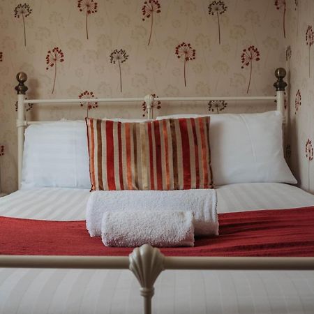 Three Wells B&B ลานดินดรอดเวลส์ ภายนอก รูปภาพ