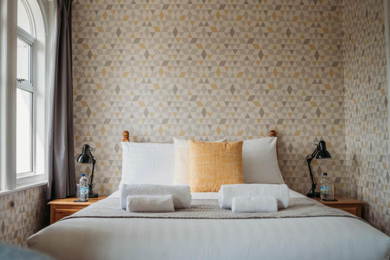 Three Wells B&B ลานดินดรอดเวลส์ ภายนอก รูปภาพ