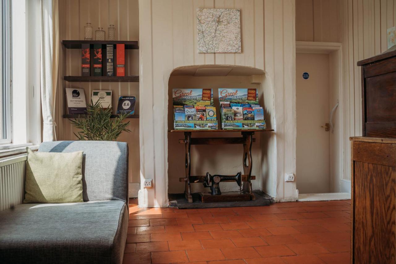 Three Wells B&B ลานดินดรอดเวลส์ ภายนอก รูปภาพ