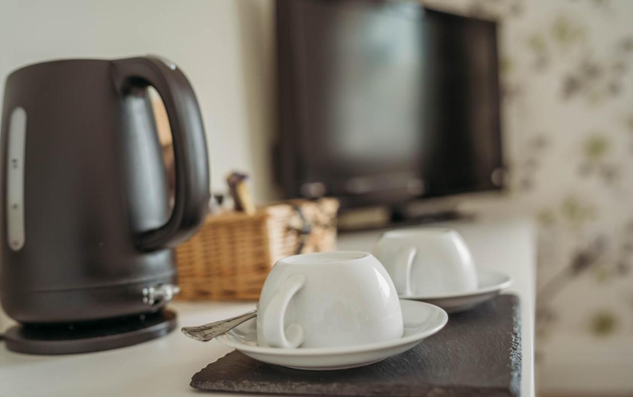 Three Wells B&B ลานดินดรอดเวลส์ ภายนอก รูปภาพ
