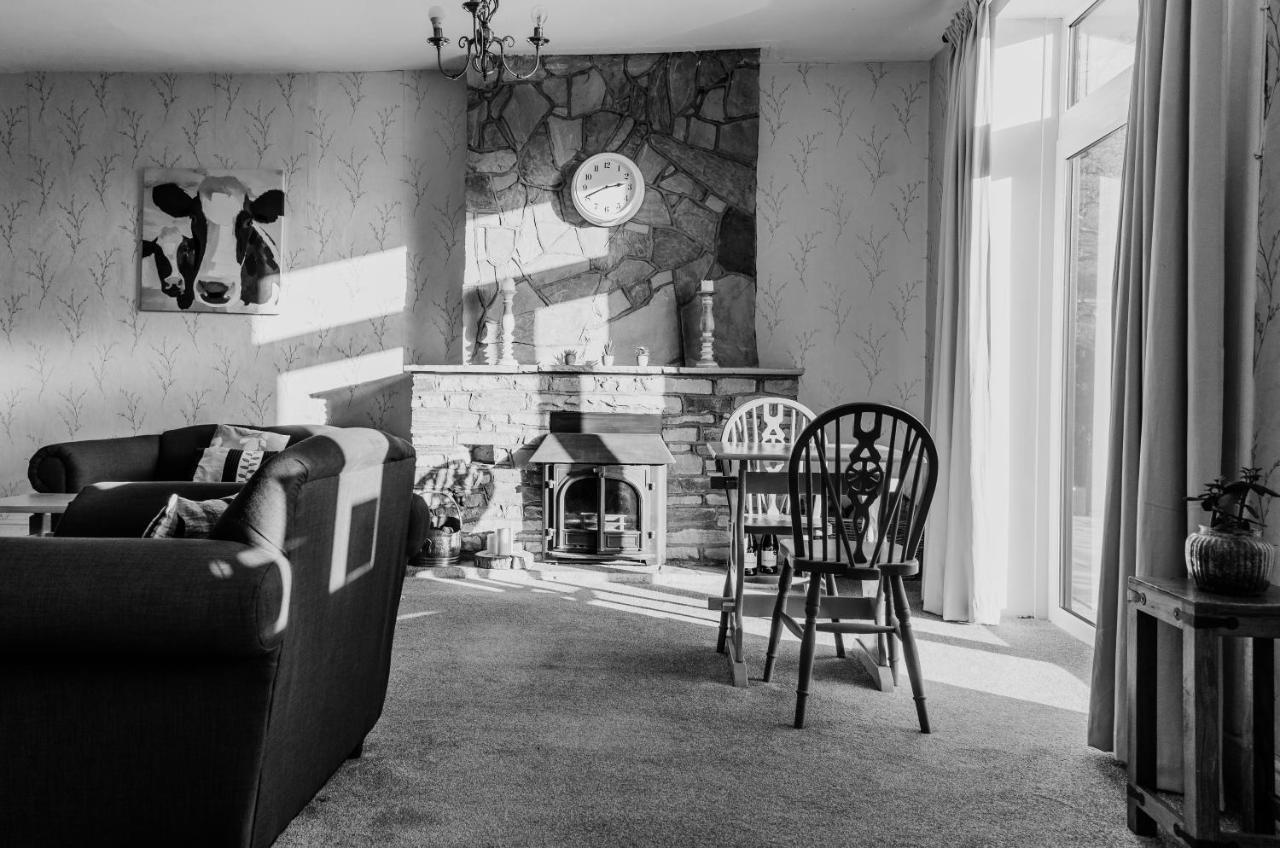 Three Wells B&B ลานดินดรอดเวลส์ ภายนอก รูปภาพ