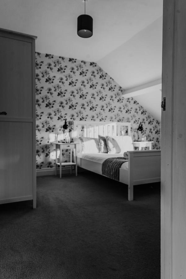 Three Wells B&B ลานดินดรอดเวลส์ ภายนอก รูปภาพ