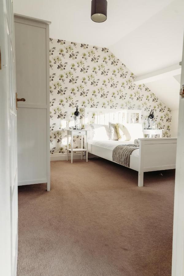 Three Wells B&B ลานดินดรอดเวลส์ ภายนอก รูปภาพ