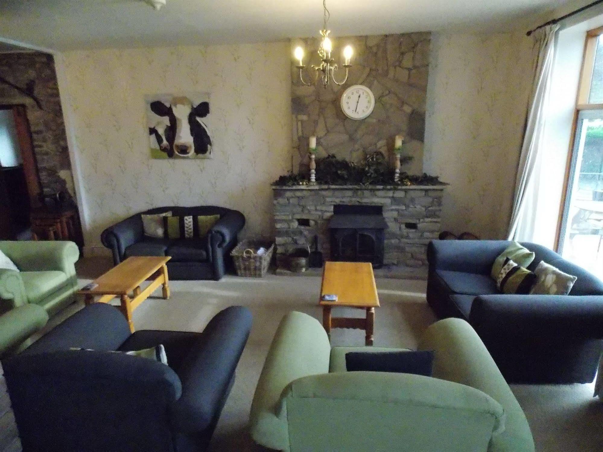 Three Wells B&B ลานดินดรอดเวลส์ ภายนอก รูปภาพ