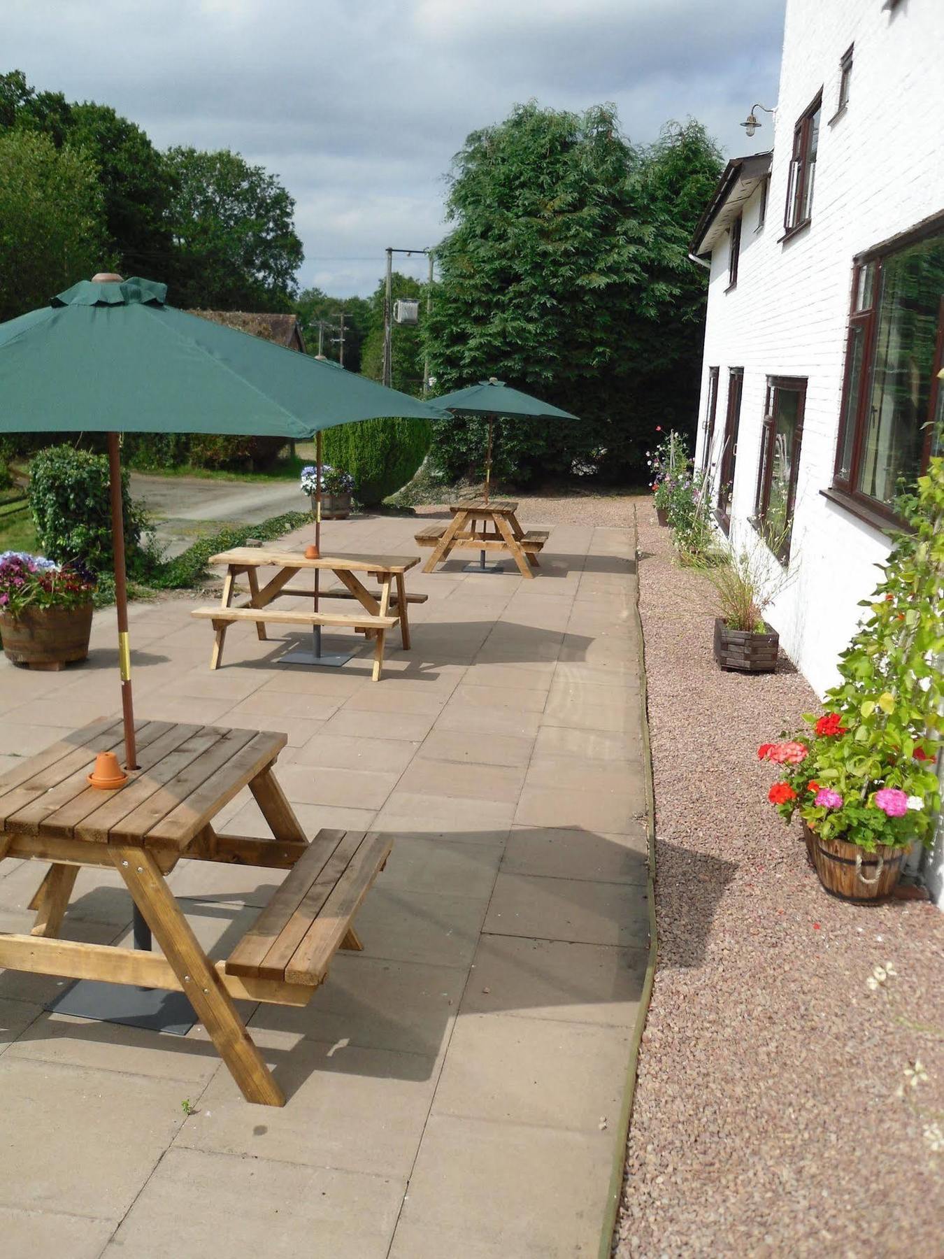 Three Wells B&B ลานดินดรอดเวลส์ ภายนอก รูปภาพ