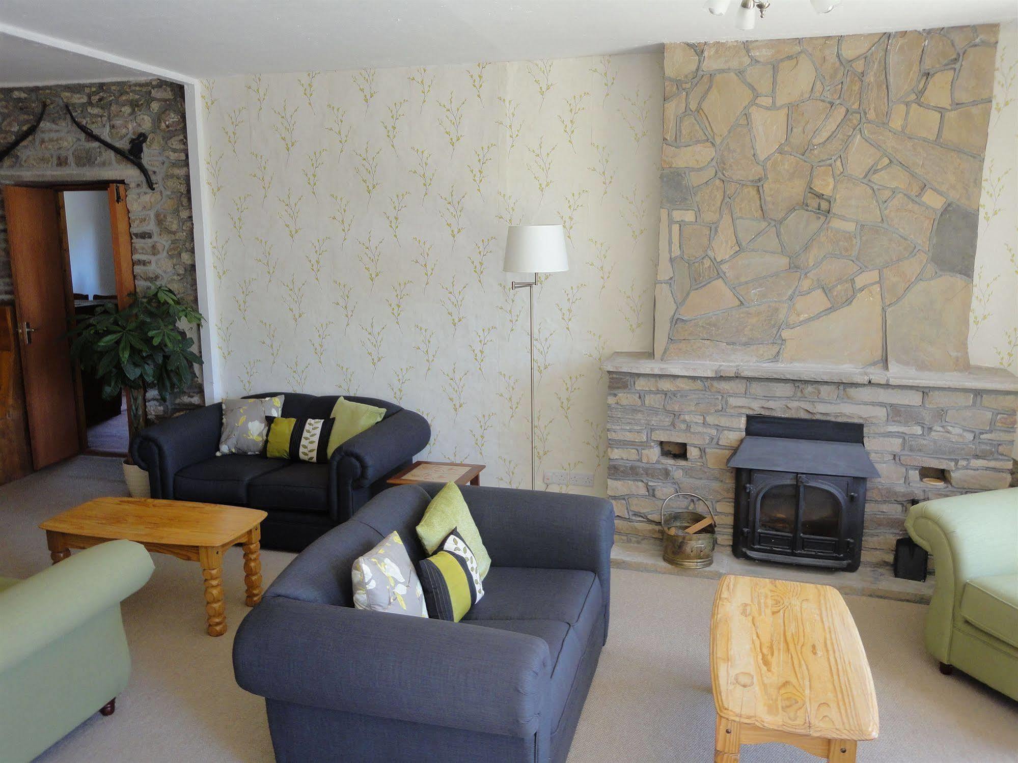 Three Wells B&B ลานดินดรอดเวลส์ ภายนอก รูปภาพ