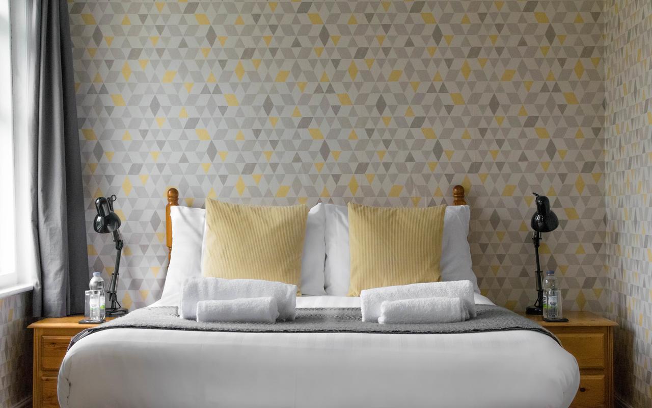 Three Wells B&B ลานดินดรอดเวลส์ ภายนอก รูปภาพ
